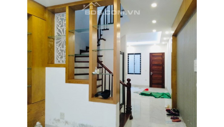 Siêu Hiếm Hoàng Quốc Việt, Ô TÔ đỗ cửa, 52m2 giá chỉ hơn 6 tỷ, 0866585090